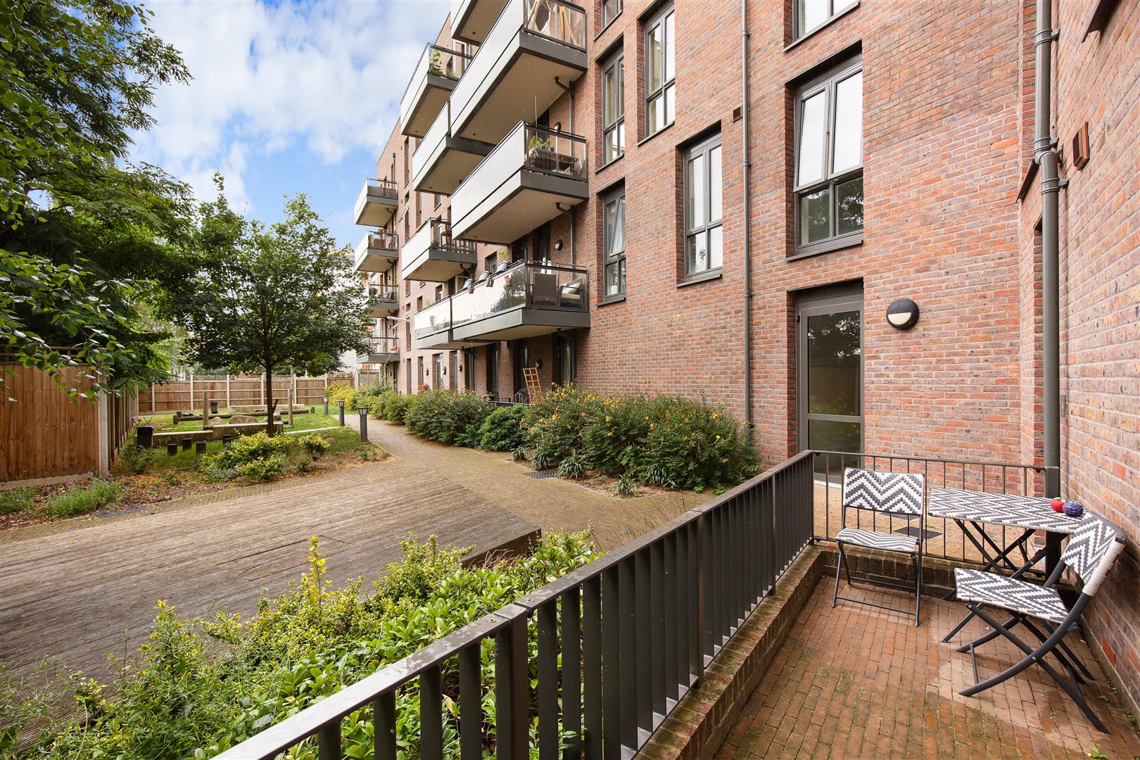 Maypole Court, Mile End
